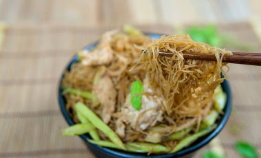 Fried noodle ile daha yakın bir açıyla domuz bkz: erişte.