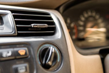 Rüzgar, arabanın içindeki hava gücünü ayarlamak.