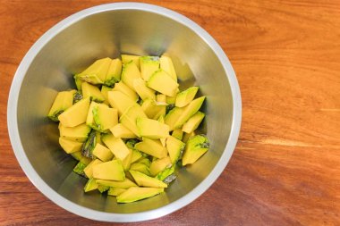 Kabak Kupası'nda parçalar halinde kesilmiş.