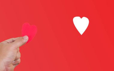 Kalbini verecek birine seni seviyorum.