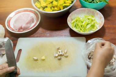 Stir Fried po ile kabak yemek pişirmek için hazırlık bileşenleri