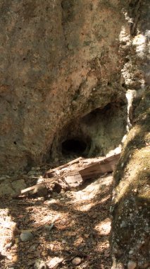Güzel ve gizemli bazen dark Vadisi kelebek çok sayıda akarsu ve muhteşem ahşap köprü ve yaya ile turistler tarafından ziyaret etmek için Rodos, Yunanistan.