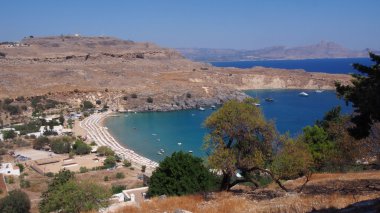 Güzel deniz manzarası masmavi deniz kıyısı açıklarında Ege Rodos Adası kopya güzel, güneş, dost canlısı insanlar güzel Lindos yakınındaki.