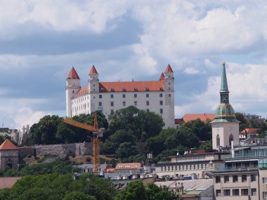 Başkenti güzel Tuna Nehri ve Slovakya Bratislava görünümünü