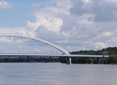 Başkenti güzel Tuna Nehri ve Slovakya Bratislava görünümünü