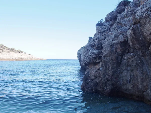Παράκτια ροκ στη παραλία της Θάσου στην Ελλάδα — Φωτογραφία Αρχείου