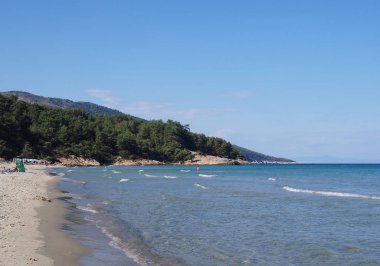 Yunan Adası Tassos masmavi su ile güzel sahil