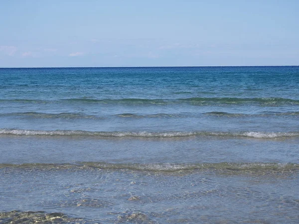 Krásné pobřeží řeckého ostrova Tassos s azurové vody — Stock fotografie