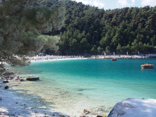 Playa de mármol en la isla griega de Tasos — Foto de Stock