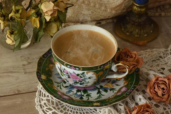 Café Aromático Quente Uma Bela Xícara Porcelana Decorado Com Motivo — Fotografia de Stock