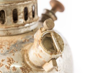 eski fener beyaz arka plan üzerinde izole kapatmak.