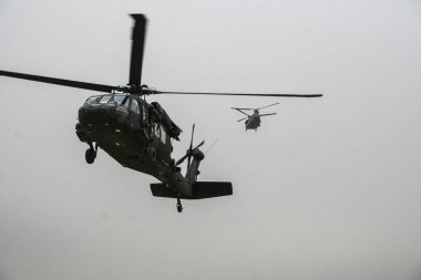 Afganistan'daki helikopterlerle 2017