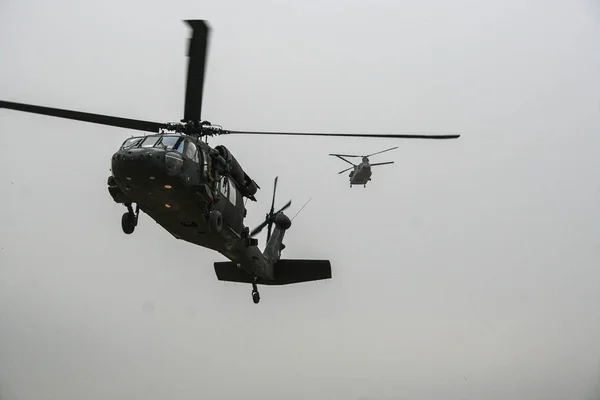 Afganistan'daki helikopterlerle 2017