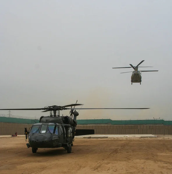 Afganistan'daki helikopterlerle 2017 — Stok fotoğraf