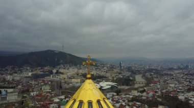 Tiflis 'in Kutsal Üçlü Katedrali
