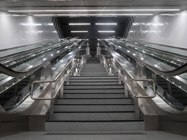 Boş Mrt yürüyen merdiven ve merdiven Pasar Seni istasyonu, Malezya