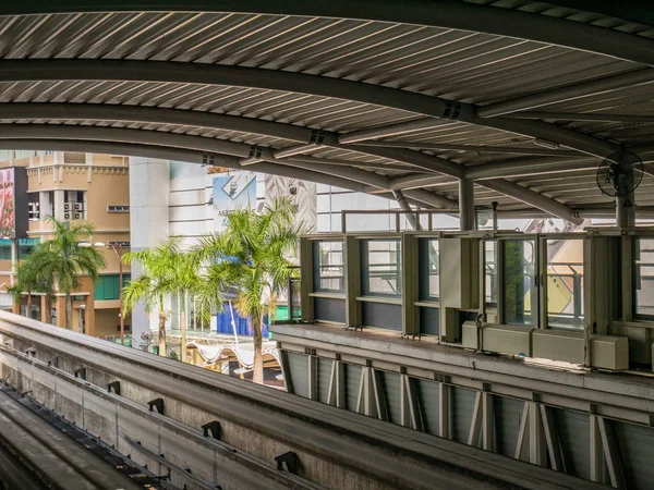 空旷的吉隆坡轻轨站 — 图库照片