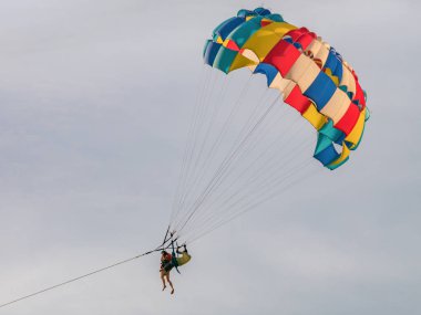 Kumsalda Parasailing turizm