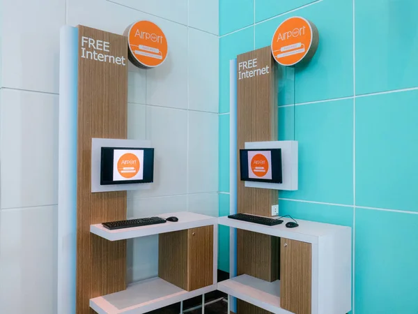 Havaalanı Internet Lounge. Havaalanında yolcu için ücretsiz Internet hizmeti