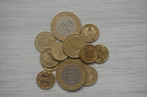 Kazachskim tenge monet pieniędzy — Zdjęcie stockowe