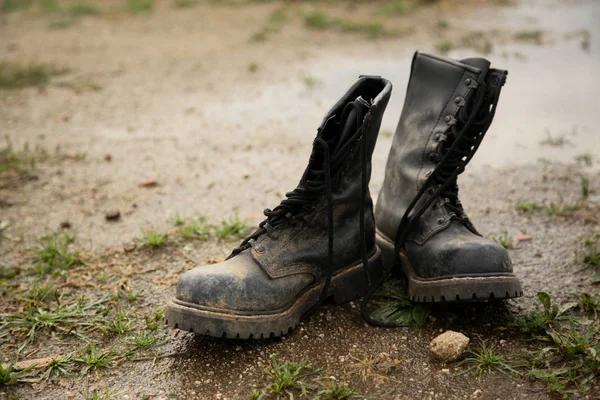 Botas viejas y usadas