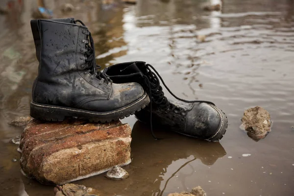 Botas viejas y usadas