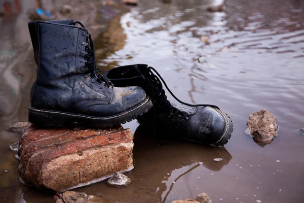 Old boots in the water — Stock Photo, Image