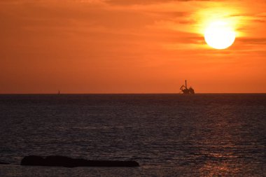 Puesta de sol en la desembocadura del Rio Guadalquivr