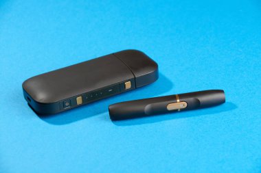 tütün ısıtma sistemi mavi arka planda