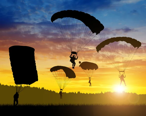 Silhouet skydiver parachutist — Stockfoto