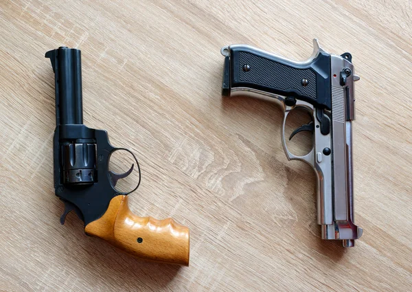 Two pistols on table — Stock Photo, Image