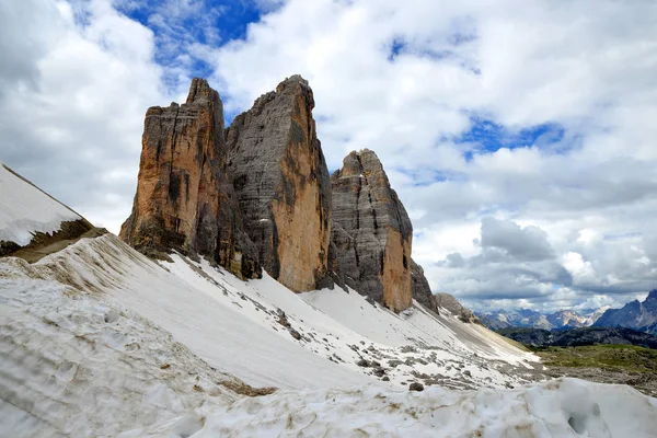 Drei Zinnen ou Tre Cime di Lavaredo à Sextener Dolomiten — Photo