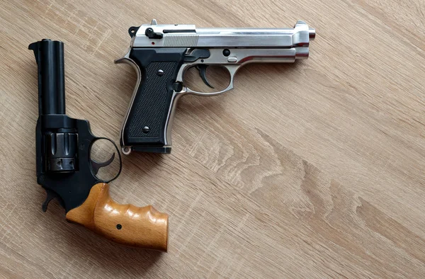 Two pistols on table — Stock Photo, Image