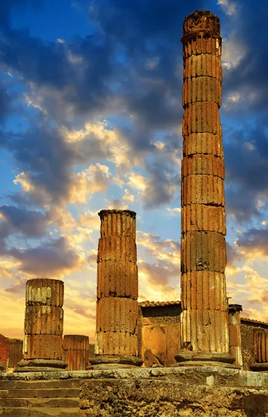 Antica città di Pompei al tramonto, Italia . — Foto Stock