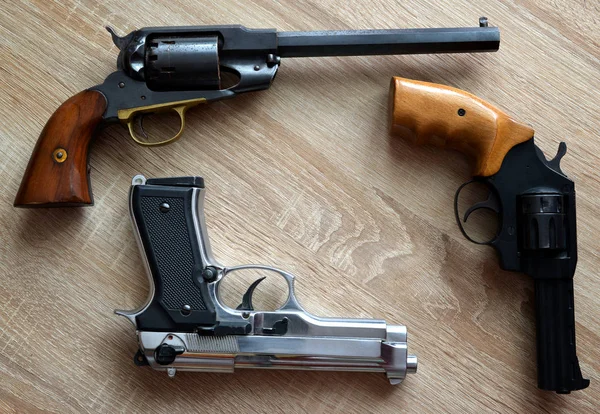 Tres pistolas a bordo . — Foto de Stock