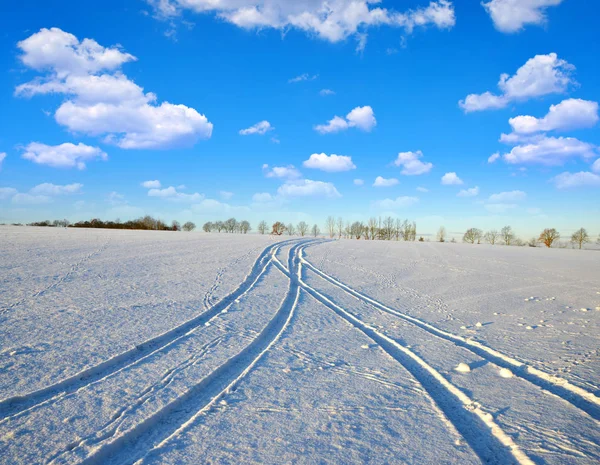 Traces of the car in snow. — Stock Photo, Image