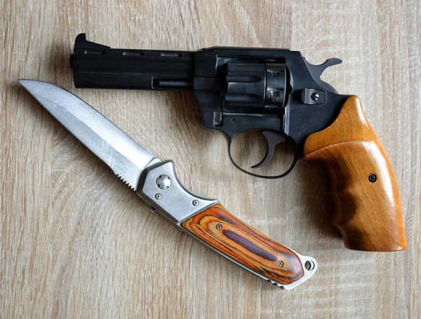 Black revolver pistol with knife — Stock Photo, Image