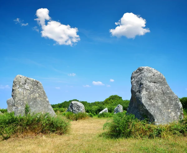 Carnac megalitik anıtlar menhirler