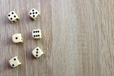 Dices üstünde okul sırası. 