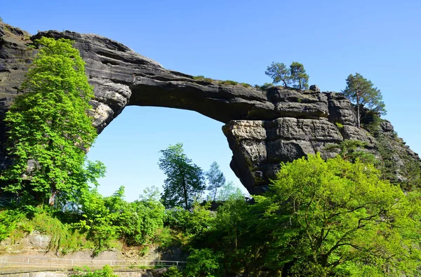 Weergave van Pravcicka brana in Nationaalpark Tsjechisch Zwitserland. — Stockfoto