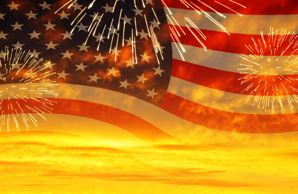 Закатное небо и США с фейерверками
.