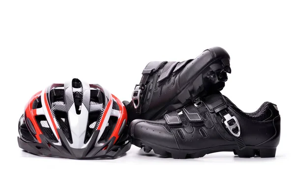 Велосипедные ботинки и шлем — стоковое фото