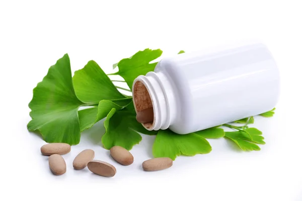 Ginkgo Biloba Blätter und Tabletten mit Flasche. — Stockfoto