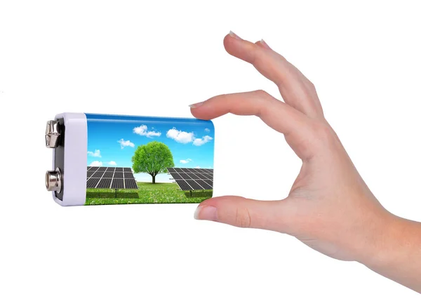 Hand som håller batteriet med solpaneler. — Stockfoto