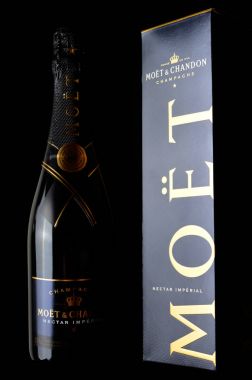 Ve Moet Chandon şampanya.