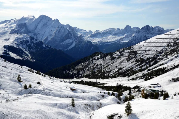 Vista del Monte Marmolada desde el Passo Sella. Provincia de Trento, Tirol del Sur, Italia . — Foto de Stock