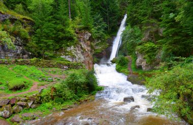Cavalese şelale, South Tyrol, İtalya.