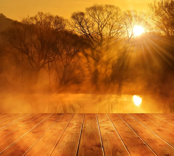 Восход Солнца Над Прудом Чехии Весеннее Туманное Утро — стоковое фото