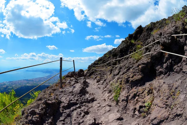 在维苏威火山的远足径 意大利坎帕尼亚地区 — 图库照片