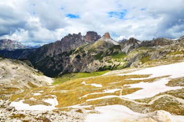 Sexten Dolomites içinde dağ manzarası. South Tyrol, İtalya.
